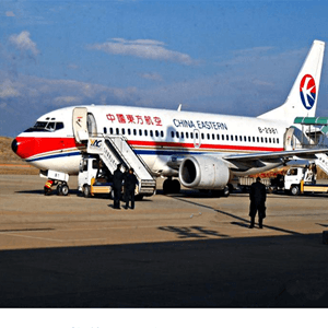 白莲航空货运航空快运业稳步发展的原因是什么？